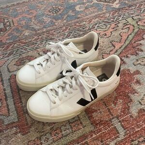 Veja Women Size 7 White Black Sneakers